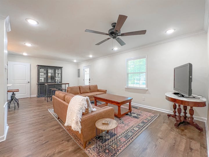 Hometown Hideaway, Downtown, Easy Local Access - Starkville, MS