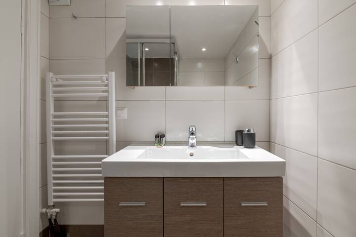 Historic Plaka’s Deluxe Apartment gallery image 2