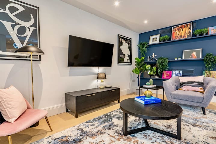 Stylish Lincoln’s Inn Apartment with Outdoor Space gallery image 2