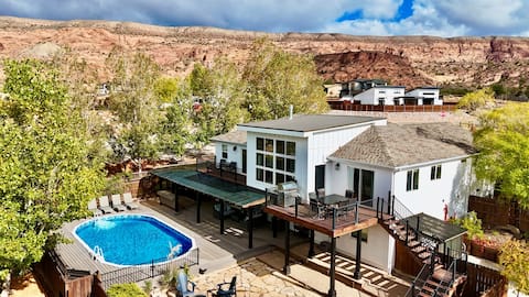 Exclusive Retreats 6 Bedroom 6 Bath Desert Paradis