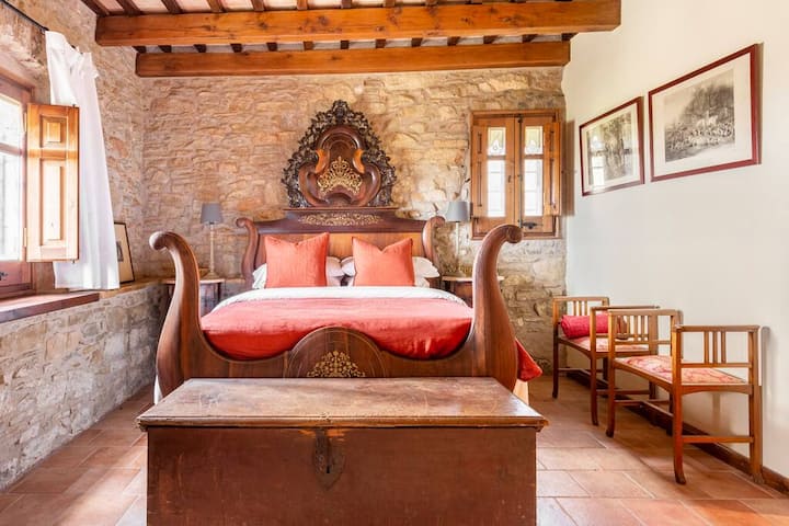 Ელ ‑ ჰერედეროს ოთახი ყველაზე სამეფოა მთელ სახლში. Ამ ოთახში მე-20 საუკუნის დასაწყისიდან მოჩუქურთმებული მაჰოგანის ორადგილიანი საწოლია. Იმავე ოთახში დგას ორადგილიანი საწოლი. Ჰეირმანს, ასევე, აქვს სააბაზანო. 