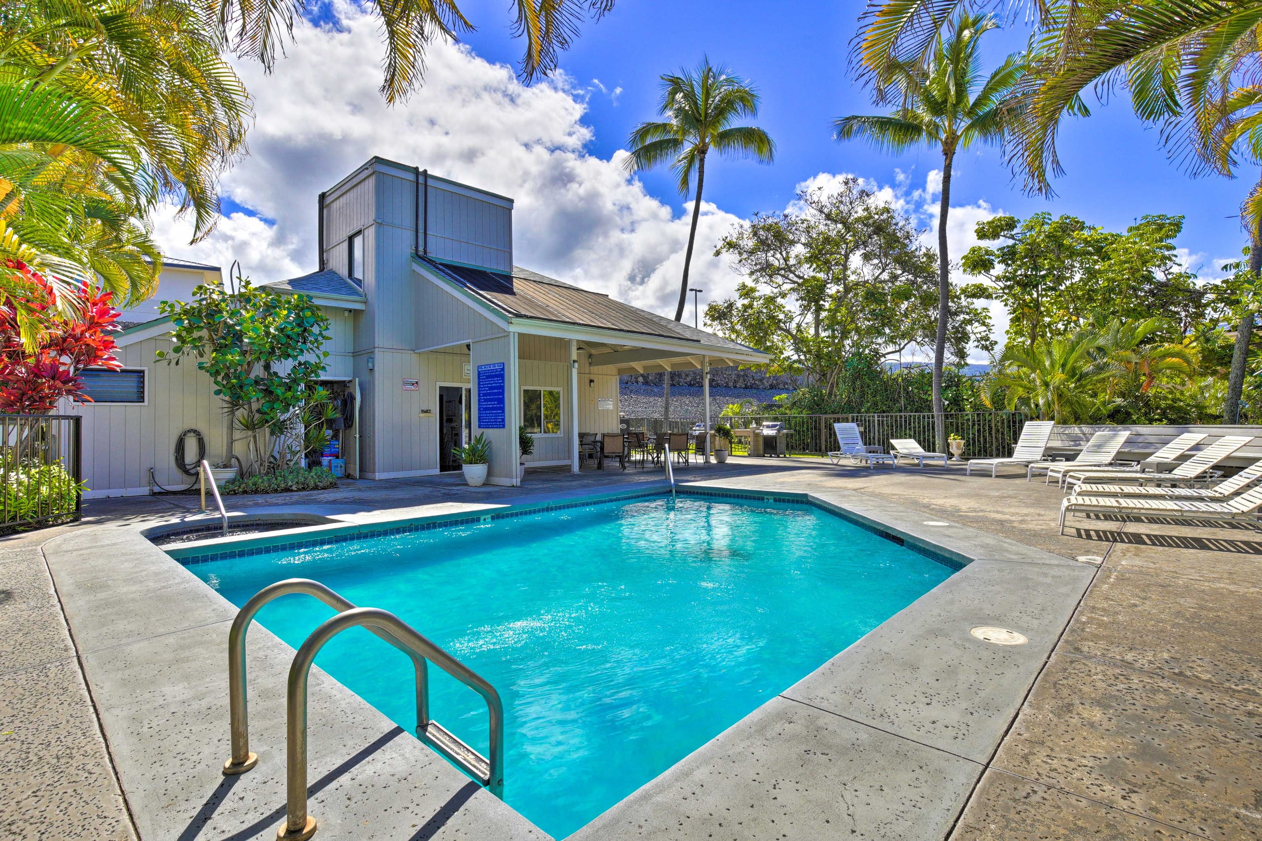 Condo in Kailua-Kona · ★4.72 · 1 bedroom · 1 bed · 1 bath - Image 2