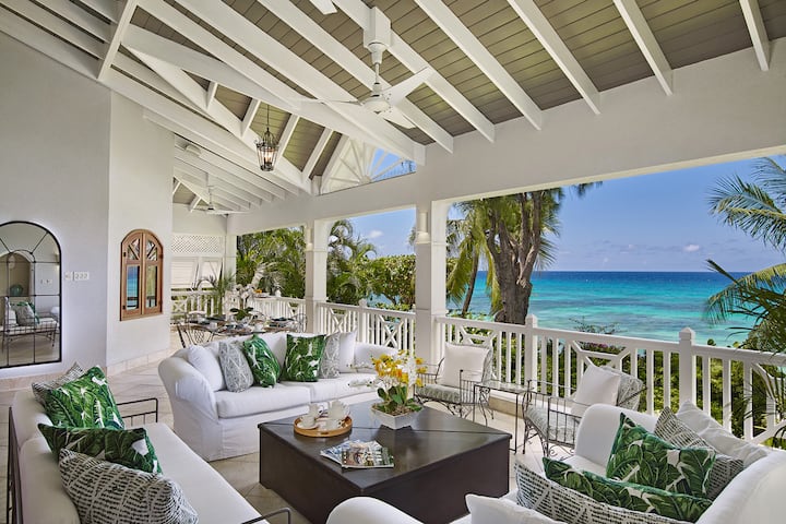 Relaxing Beachfront Home with Pool - La Paloma