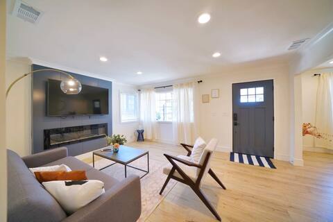 @ Marbella Lane - Vibrant 4BR RWC | Ldry + P