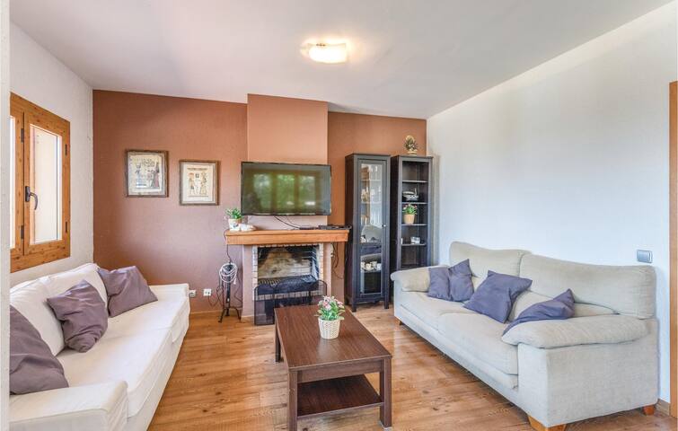 Cozy home in Macanet de la Selva gallery image 3