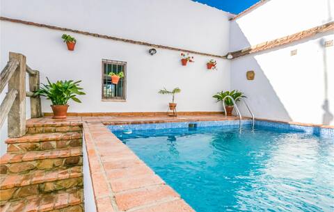 Gorgeous home in Hornachuelos with WiFi