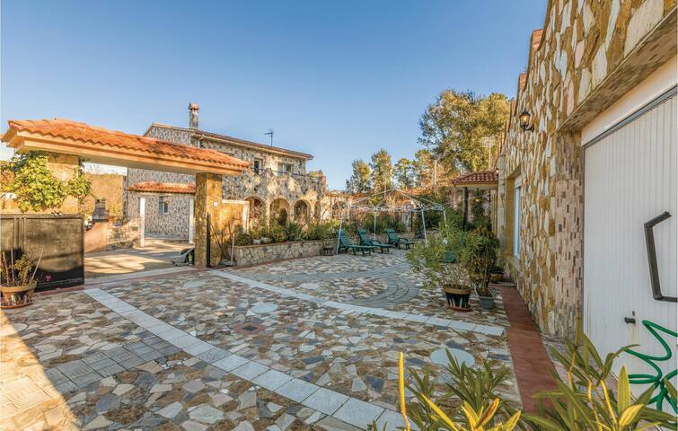 2 bedroom nice home in Puig Ventos gallery image 4