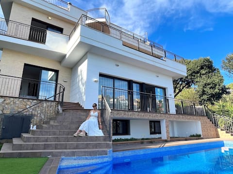 Luxury house with ocean views and private pool