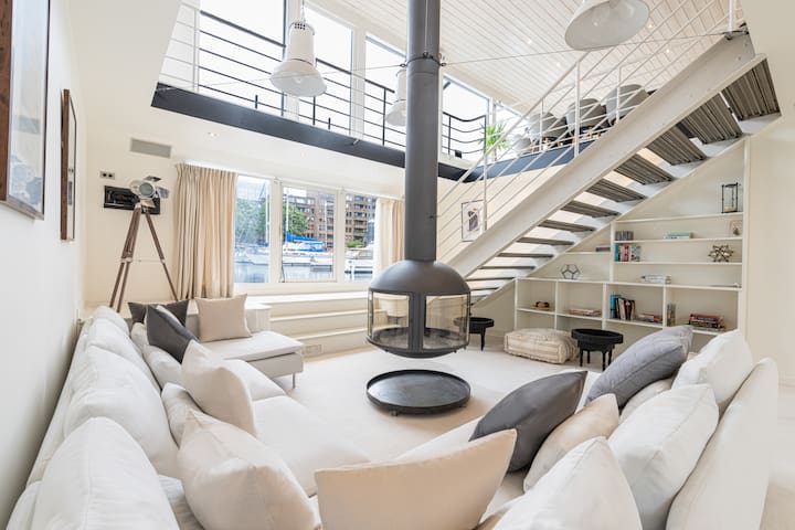 Charming houseboat featuring a sauna