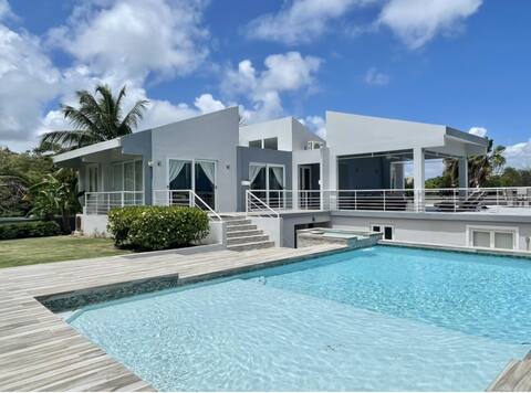 Grand Villa with Cinema, Heated Pool and Game Room