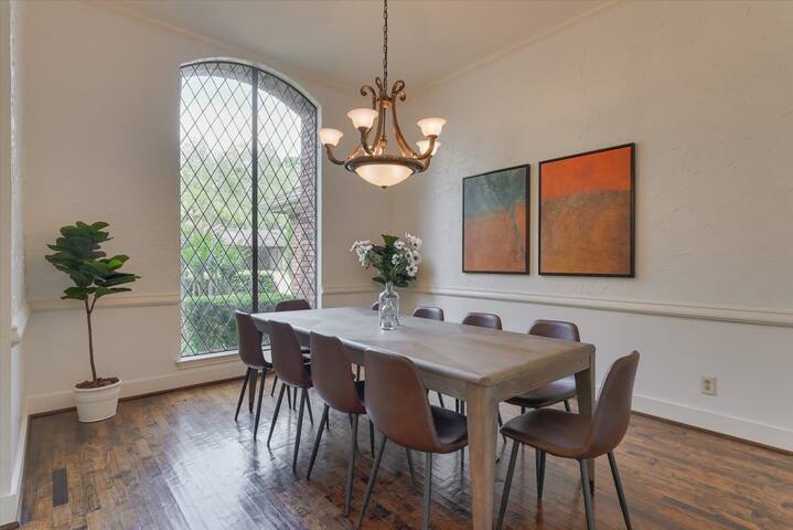 Dallas Gem 5 Bedrooms Home with Pool, Game Room gallery image 5