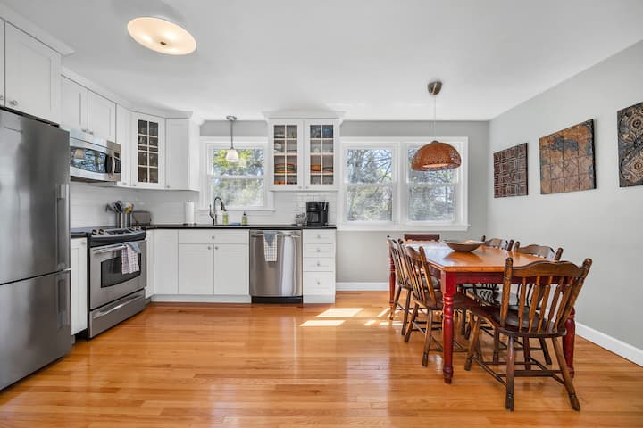 Downtown Mystic House W/ Yard, Pet-friendly Getaway - Fishers Island, NY