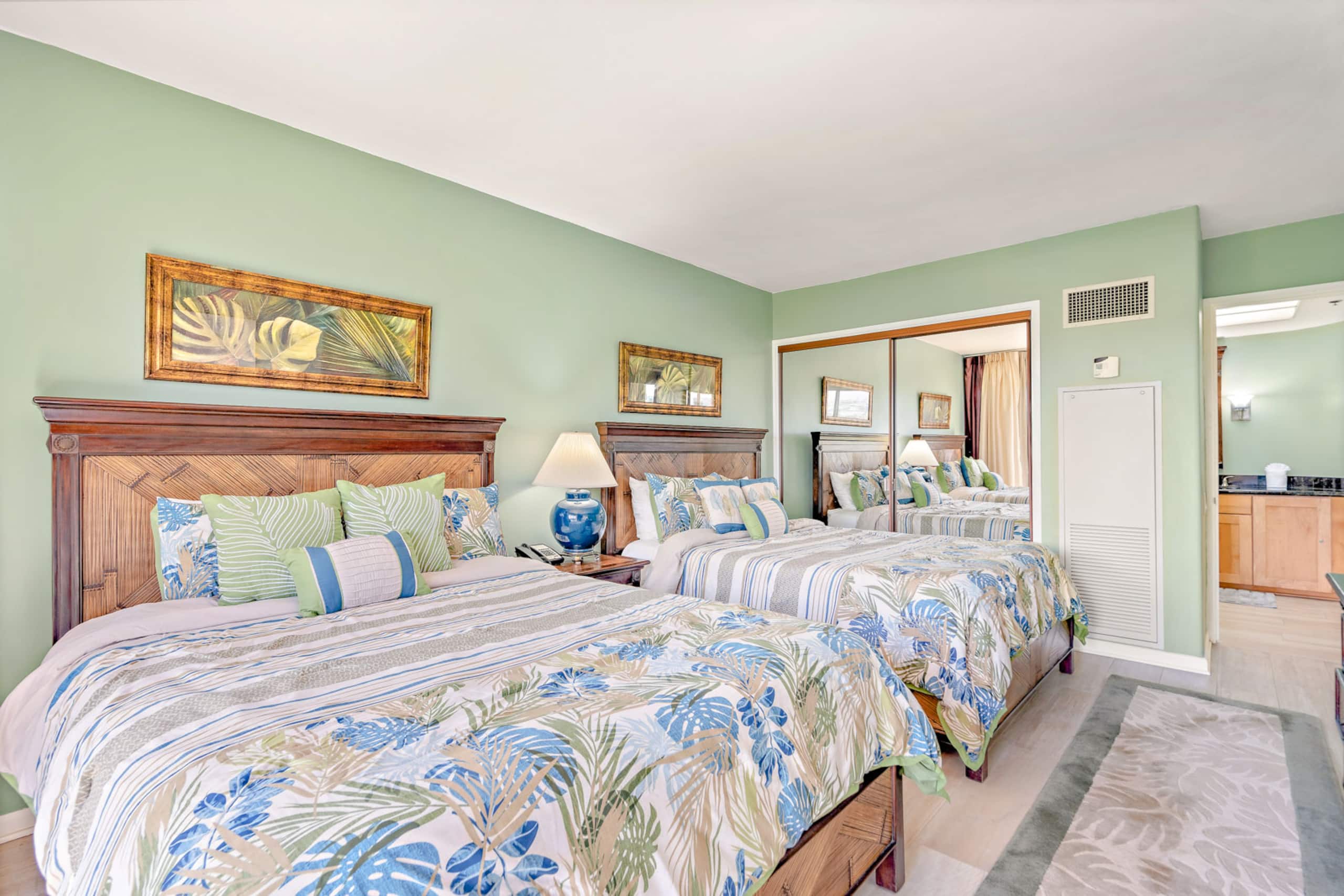 Condo in Lahaina · ★4.9 · 2 bedrooms · 4 beds · 2 shared baths - Image 28