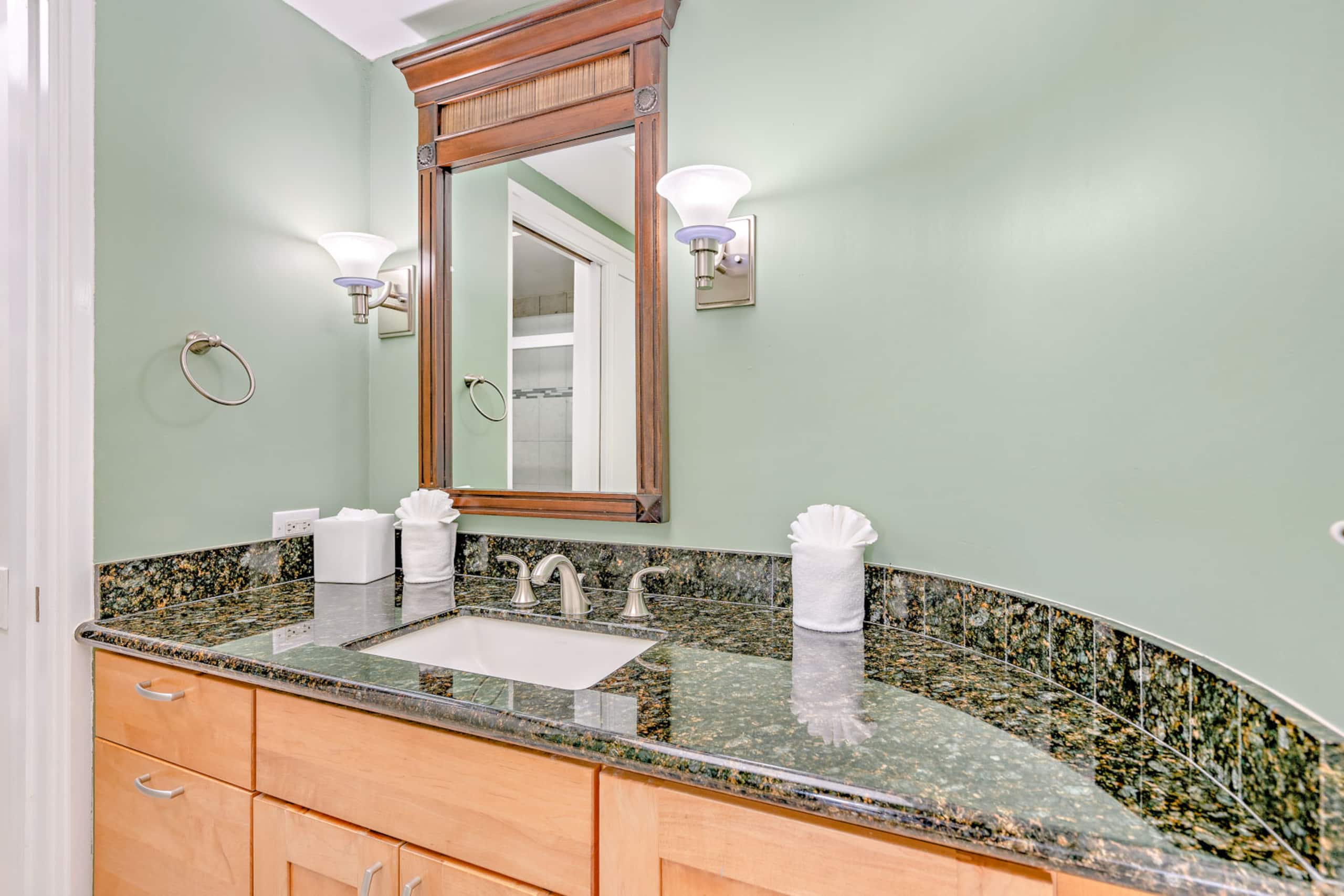 Condo in Lahaina · ★4.9 · 2 bedrooms · 4 beds · 2 shared baths - Image 29