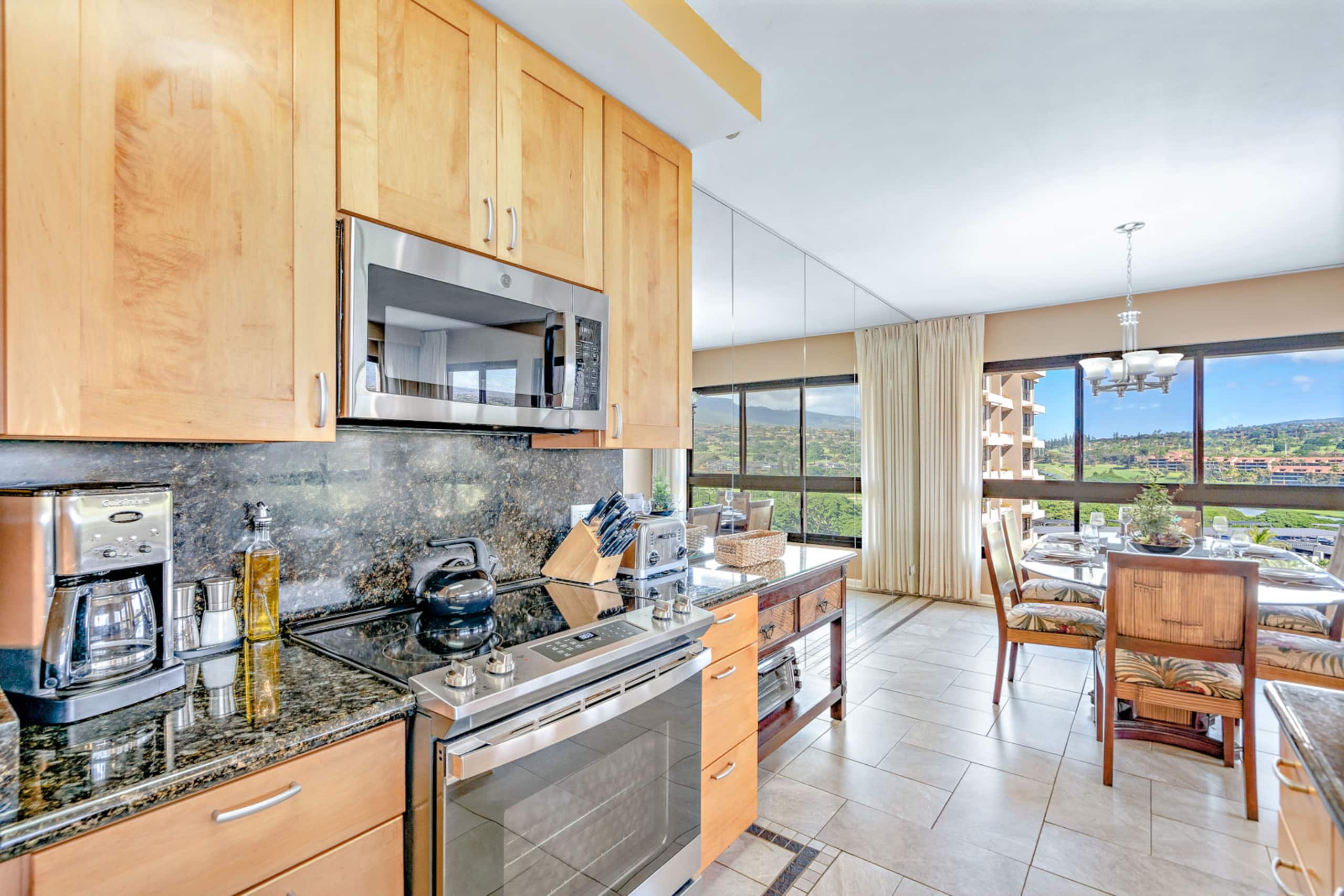 Condo in Lahaina · ★4.9 · 2 bedrooms · 4 beds · 2 shared baths - Image 14