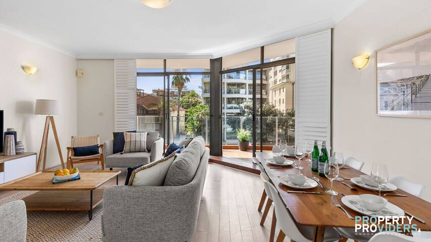 Top Floor Apartment – 50m to sand + parking gallery image 2