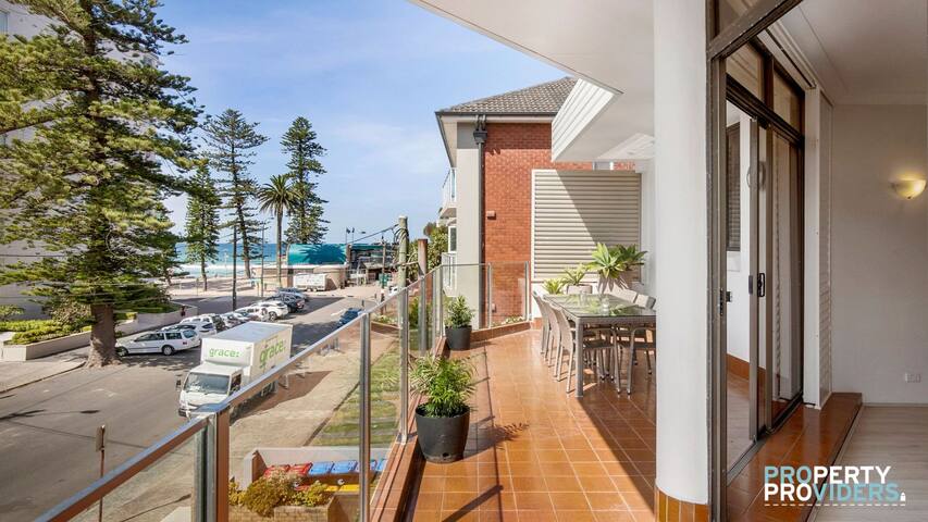 Top Floor Apartment – 50m to sand + parking gallery image 4