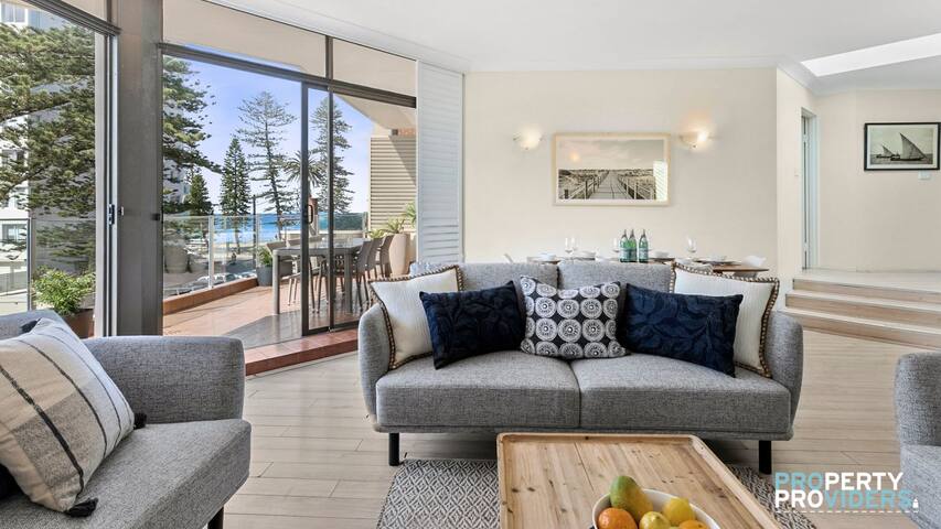 Top Floor Apartment – 50m to sand + parking