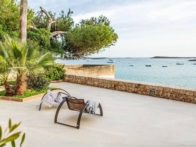 Es Turó, luxury beachfront apartment in Colonia San Jordi gallery image 5