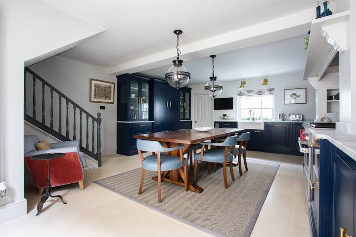 First Street III by onefinestay gallery image 4