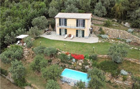 Awesome home in Pieve Ligure with WiFi