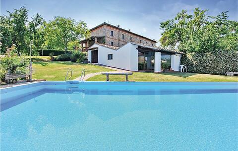 Stunning home in Monticiano with WiFi