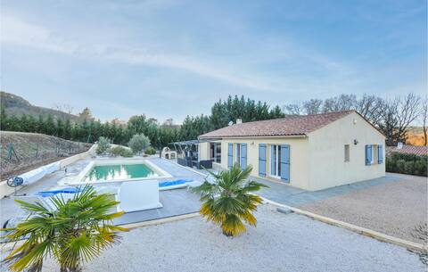 Nice home in Salernes