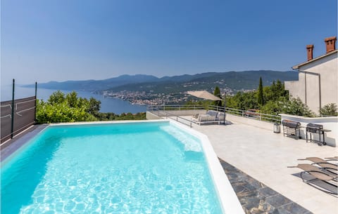 Amazing apartment in Rijeka with WiFi