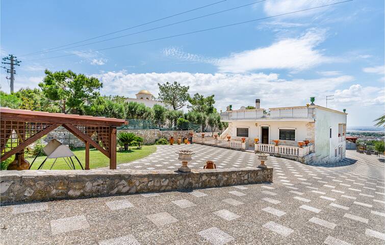 Cozy home in Grottaglie with kitchen gallery image 5