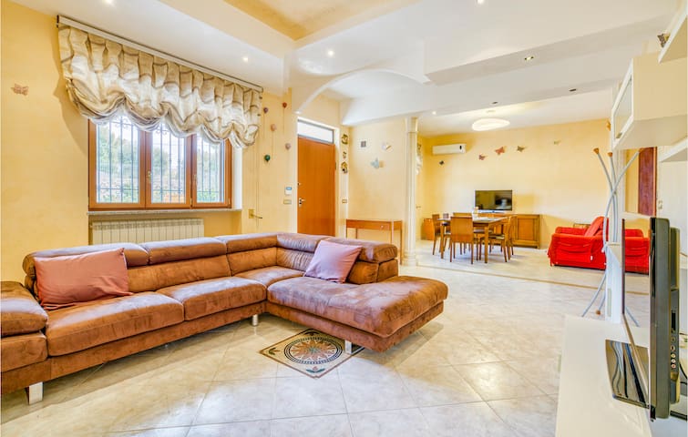 Cozy home in Grottaglie with kitchen gallery image 3