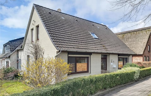 Lovely home in Wurster North Sea Coast