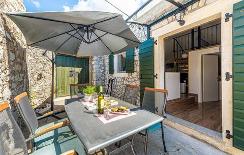 Popular Airbnb listing: 1 bedroom beach front home in Zaton in Zaton