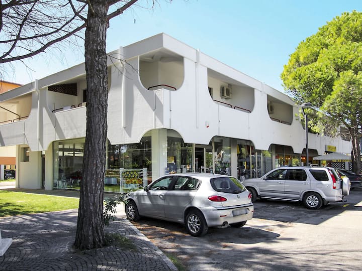 Gemütliche Wohnung Für 5 Gäste Mit Klimaanlage, Tv, Balkon Und Haustiere Erlaubt - Bibione Pineda