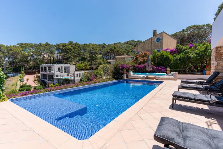 La Isla gallery image 5