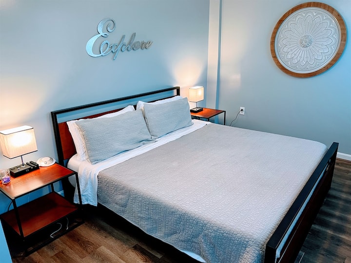 Chumba cha kulala cha Msingi Picha 1 ya 2