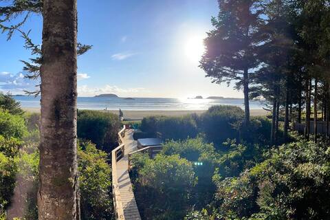 Surfside Lodge: Beachfront, Hot Tub, Sauna, View