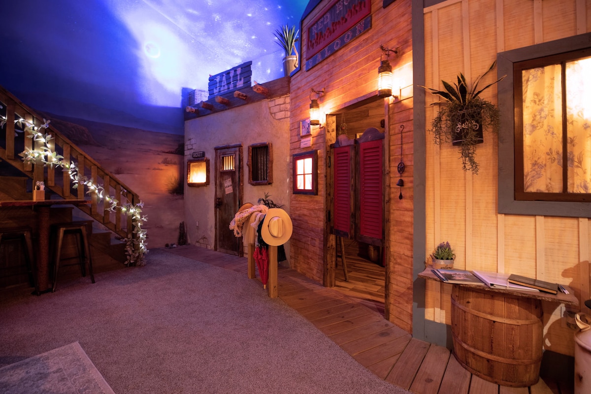 Adults Only getaway! Must see-Ghost Town suite! - Cabins for Rent in Villa  Rica, Georgia, United States - Airbnb