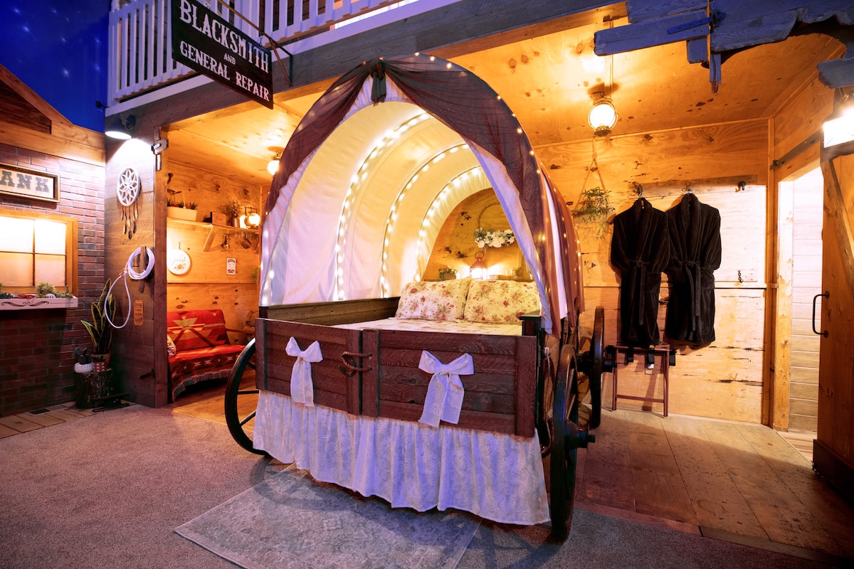 Adults Only getaway! Must see-Ghost Town suite! - Cabins for Rent in Villa  Rica, Georgia, United States - Airbnb