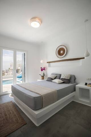 Villa Ester Unique Beachfront 4BR • at Kastraki Naxos ⛱ gallery image 2