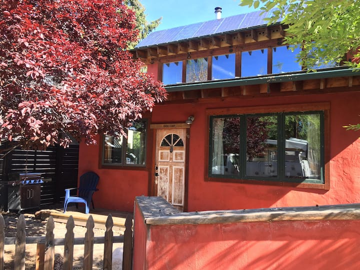 A Stone's Throw | Strawbale Basecamp - 30+ Nts - Bend, OR