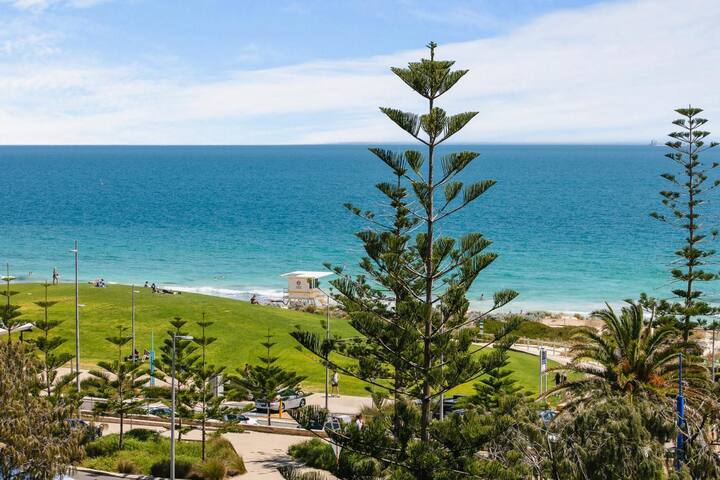 Apartment M307 – eclectic icon with spectacular vi