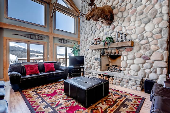 Peak 7, Deck, Views, Hot Tub | By Invitedhome - Copper Mountain