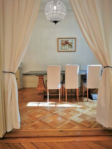 Stuning residential apartment with garden in the c