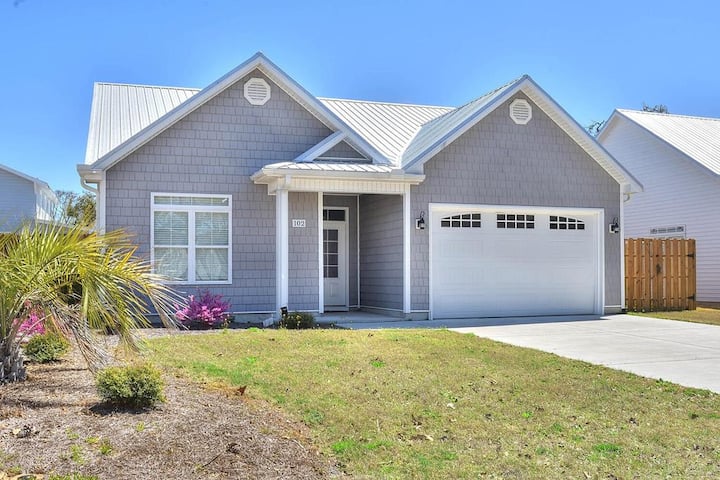 Appreci8u: Cozy 3-bedroom Retreat In Oak Island - Oak Island, NC