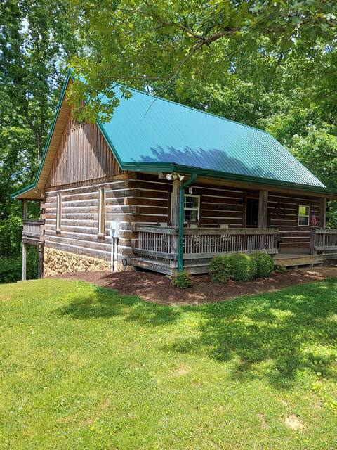 3 Bedroom Charming Log Cabin