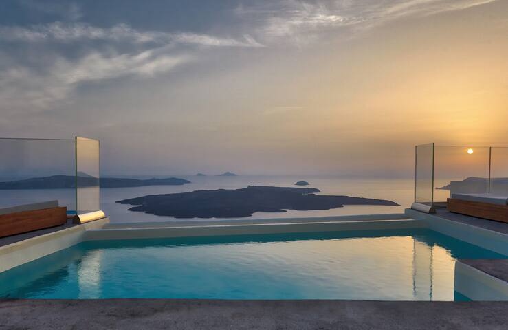 Villas Ioli Anastasia with Stunning Caldera Views gallery image 4