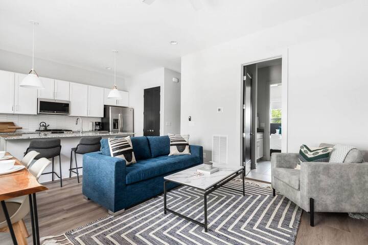 Harmony One / Combo Listing of Two 4BR Units gallery image 5