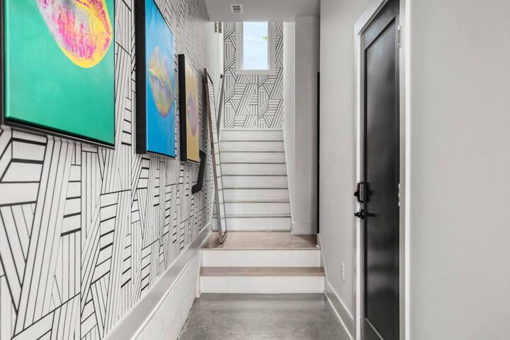 Harmony One / Combo Listing of Two 4BR Units gallery image 4