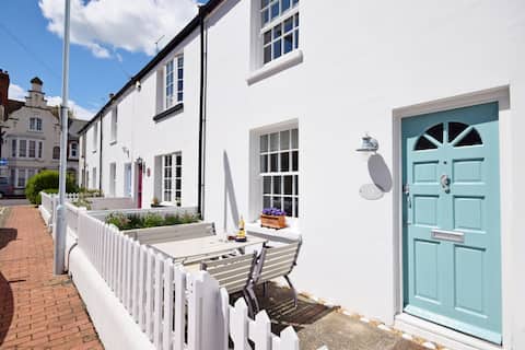 Seashell Cottage - Worthing - Minute walk to Sea