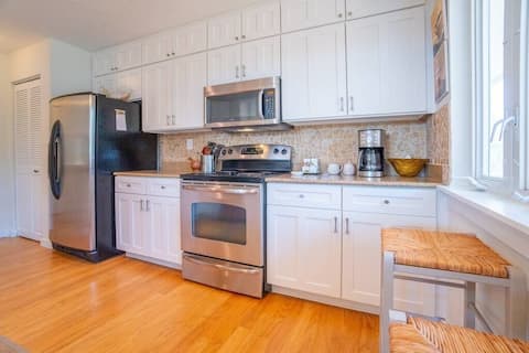 Top performing Airbnb: Joy Joy’s Vilano Beach | 5-min walk to quiet beach in Vilano Beach